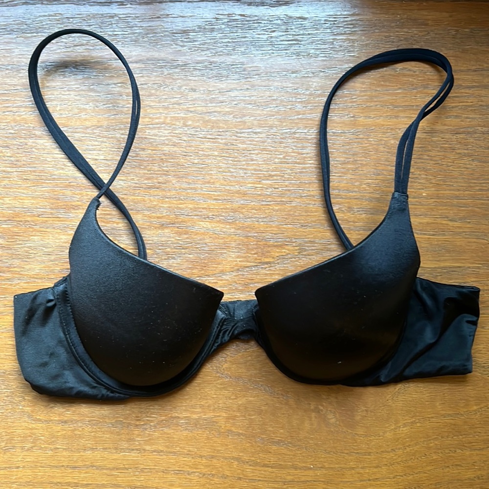 Victorias Secret Very Sexy Push-up Underwired Black Bra. Size 34B